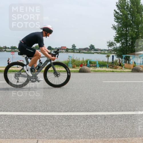 21.06.2025 - 27. Vierlanden-Triathlon H.Heesch http://msf.ph/oto/8002682 15.06.2025 12:42:12 Radfahren 687, 776, 815, 925 meine-sportfotos.de