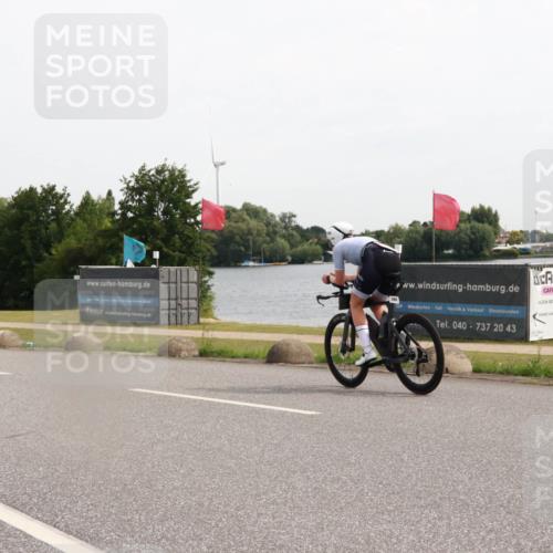 15.06.2025 - 27. Vierlanden-Triathlon H.Heesch http://msf.ph/oto/8002688 15.06.2025 10:28:51 Radfahren 26, 71, 200 meine-sportfotos.de