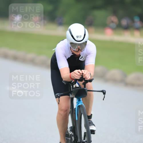 21.06.2025 - 27. Vierlanden-Triathlon H.Heesch http://msf.ph/oto/8002689 15.06.2025 12:43:07 Radfahren 917, 936 meine-sportfotos.de