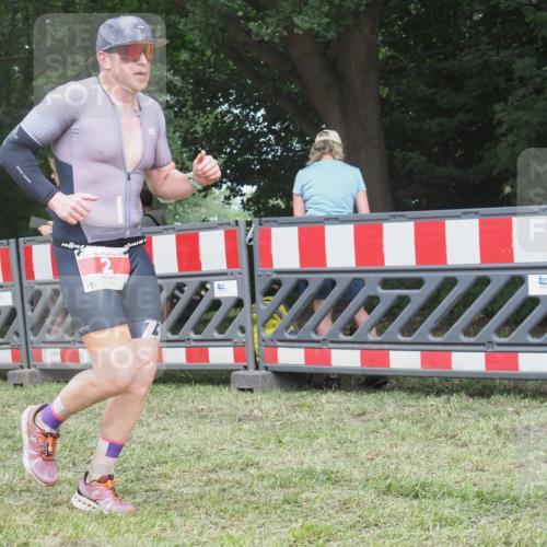 21.06.2025 - 27. Vierlanden-Triathlon KatJ http://msf.ph/oto/8002690 15.06.2025 12:56:14 Ziel 2 meine-sportfotos.de