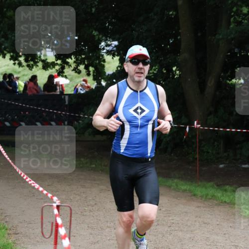 21.06.2025 - 27. Vierlanden-Triathlon Lena Gebhardt http://msf.ph/oto/8002694 15.06.2025 14:10:08 Laufen  meine-sportfotos.de