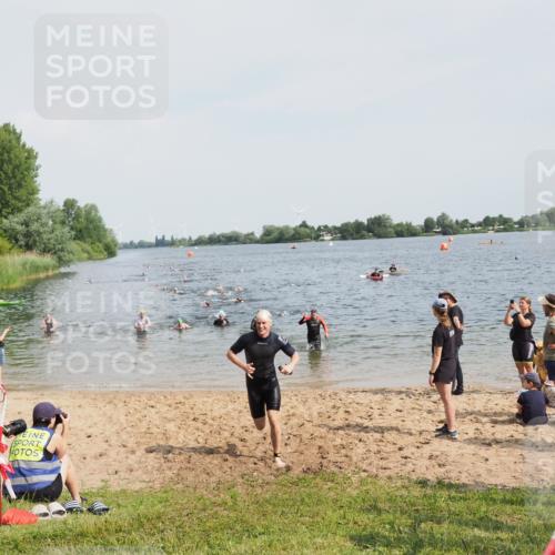 21.06.2025 - 27. Vierlanden-Triathlon MichiJ http://msf.ph/oto/8002700 15.06.2026 10:05:27 Schwimmen 378, 393, 402, 409, 456 meine-sportfotos.de