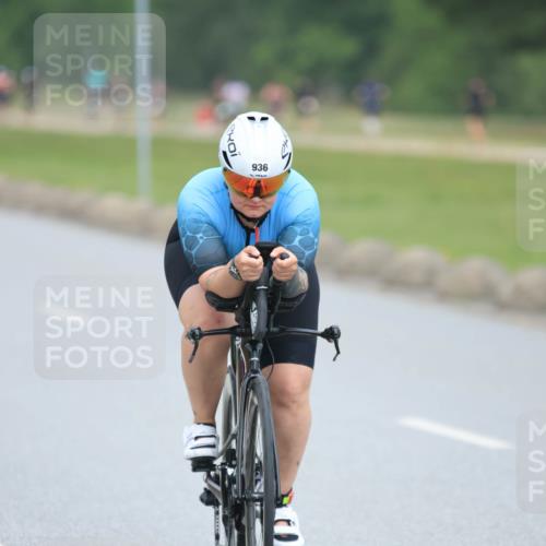 21.06.2025 - 27. Vierlanden-Triathlon H.Heesch http://msf.ph/oto/8002701 15.06.2025 12:43:08 Radfahren 917, 936 meine-sportfotos.de