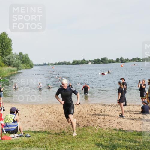 21.06.2025 - 27. Vierlanden-Triathlon MichiJ http://msf.ph/oto/8002705 15.06.2026 10:05:28 Schwimmen 378, 393, 402, 409, 456 meine-sportfotos.de
