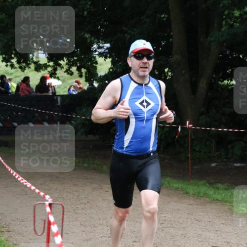 21.06.2025 - 27. Vierlanden-Triathlon Lena Gebhardt http://msf.ph/oto/8002709 15.06.2025 14:10:08 Laufen  meine-sportfotos.de
