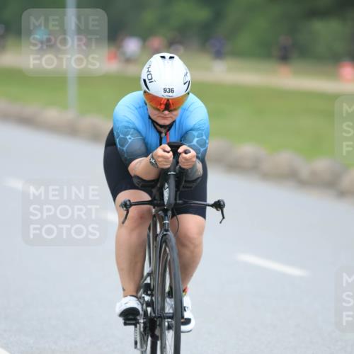 21.06.2025 - 27. Vierlanden-Triathlon H.Heesch http://msf.ph/oto/8002710 15.06.2025 12:43:08 Radfahren 917, 936 meine-sportfotos.de