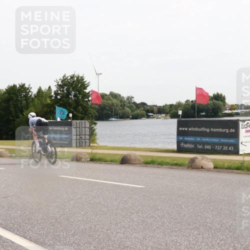 15.06.2025 - 27. Vierlanden-Triathlon H.Heesch http://msf.ph/oto/8002714 15.06.2025 10:28:51 Radfahren 26, 71, 200 meine-sportfotos.de