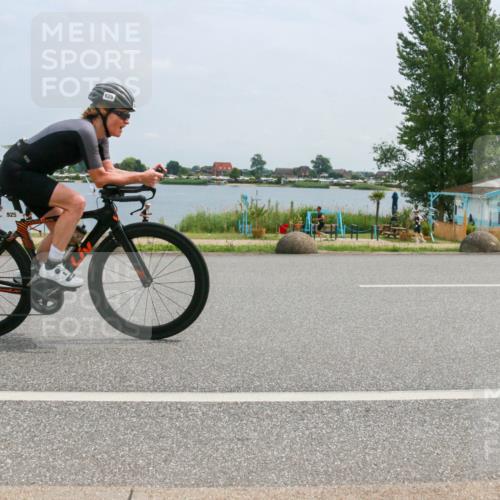 21.06.2025 - 27. Vierlanden-Triathlon H.Heesch http://msf.ph/oto/8002716 15.06.2025 12:42:13 Radfahren 687, 776, 815, 925 meine-sportfotos.de