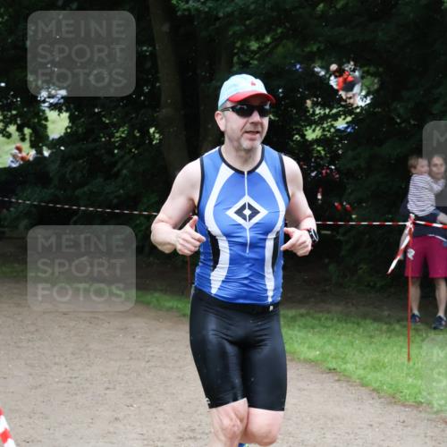 21.06.2025 - 27. Vierlanden-Triathlon Lena Gebhardt http://msf.ph/oto/8002725 15.06.2025 14:10:09 Laufen  meine-sportfotos.de