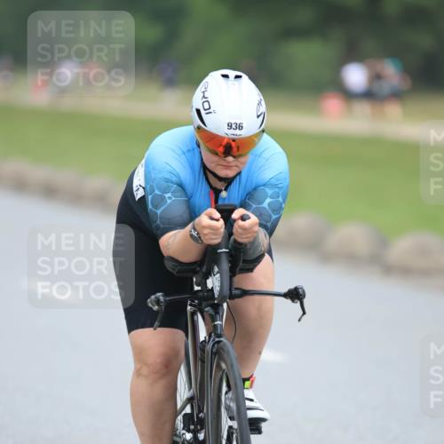 21.06.2025 - 27. Vierlanden-Triathlon H.Heesch http://msf.ph/oto/8002731 15.06.2025 12:43:08 Radfahren 917, 936 meine-sportfotos.de