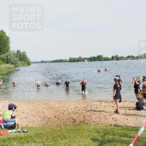 21.06.2025 - 27. Vierlanden-Triathlon MichiJ http://msf.ph/oto/8002738 15.06.2026 10:05:29 Schwimmen 366, 378, 393, 402, 409, 456 meine-sportfotos.de