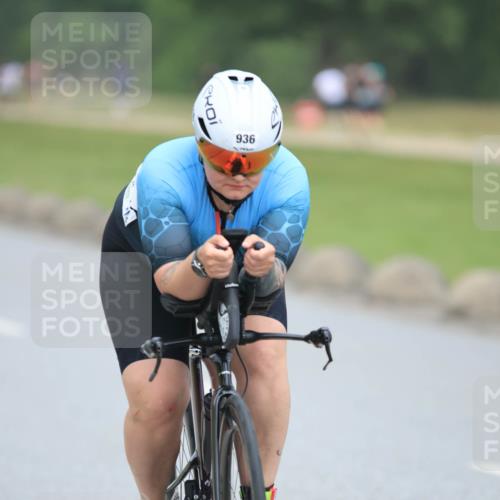 21.06.2025 - 27. Vierlanden-Triathlon H.Heesch http://msf.ph/oto/8002742 15.06.2025 12:43:08 Radfahren 917, 936 meine-sportfotos.de