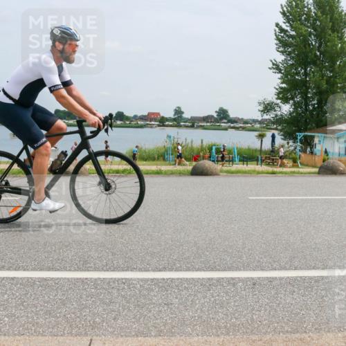 21.06.2025 - 27. Vierlanden-Triathlon H.Heesch http://msf.ph/oto/8002754 15.06.2025 12:42:16 Radfahren 776, 925 meine-sportfotos.de