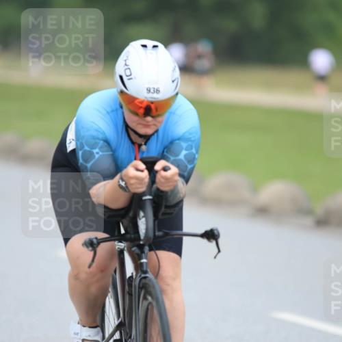 21.06.2025 - 27. Vierlanden-Triathlon H.Heesch http://msf.ph/oto/8002756 15.06.2025 12:43:08 Radfahren 917, 936 meine-sportfotos.de