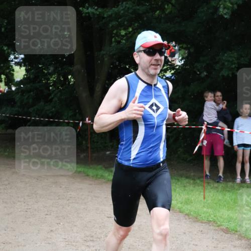 21.06.2025 - 27. Vierlanden-Triathlon Lena Gebhardt http://msf.ph/oto/8002757 15.06.2025 14:10:09 Laufen  meine-sportfotos.de