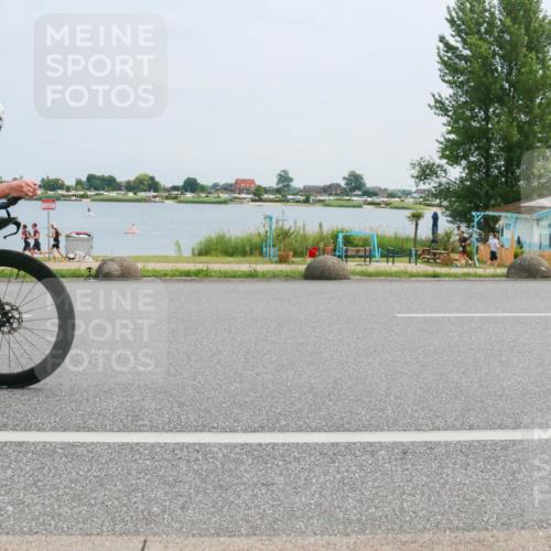 21.06.2025 - 27. Vierlanden-Triathlon H.Heesch http://msf.ph/oto/8002767 15.06.2025 12:43:10 Radfahren 917, 936 meine-sportfotos.de