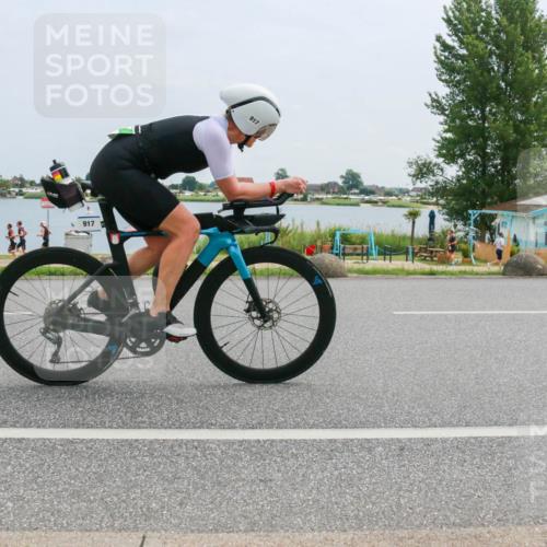 21.06.2025 - 27. Vierlanden-Triathlon H.Heesch http://msf.ph/oto/8002778 15.06.2025 12:43:10 Radfahren 917, 936 meine-sportfotos.de