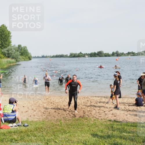 21.06.2025 - 27. Vierlanden-Triathlon MichiJ http://msf.ph/oto/8002781 15.06.2026 10:05:34 Schwimmen 366, 378, 401, 409, 413 meine-sportfotos.de