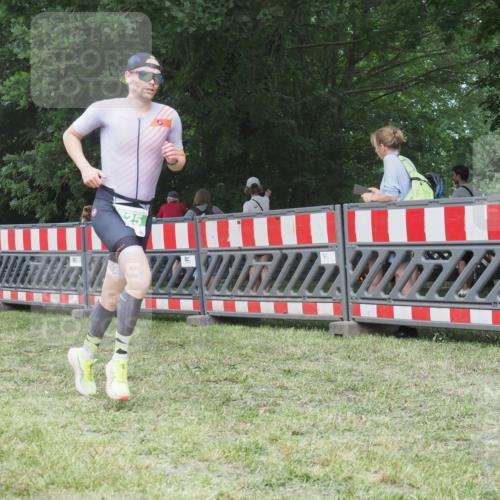 21.06.2025 - 27. Vierlanden-Triathlon KatJ http://msf.ph/oto/8002785 15.06.2025 12:56:40 Ziel 725, 1004, 1006, 1007, 1008 meine-sportfotos.de