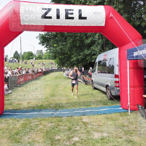 21.06.2025 - 27. Vierlanden-Triathlon MichiJ http://msf.ph/oto/8002788 15.06.2026 11:26:58 Ziel 188 meine-sportfotos.de