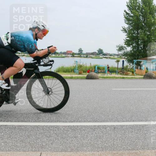 21.06.2025 - 27. Vierlanden-Triathlon H.Heesch http://msf.ph/oto/8002800 15.06.2025 12:43:11 Radfahren 917, 936 meine-sportfotos.de
