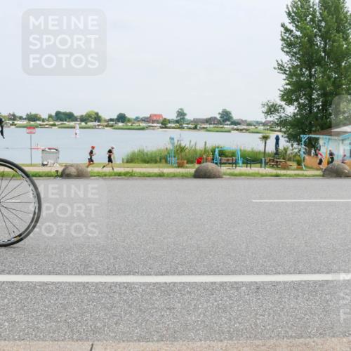 21.06.2025 - 27. Vierlanden-Triathlon H.Heesch http://msf.ph/oto/8002808 15.06.2025 12:43:37 Radfahren 881 meine-sportfotos.de