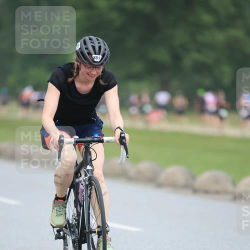 21.06.2025 - 27. Vierlanden-Triathlon H.Heesch http://msf.ph/oto/8002815 15.06.2025 12:43:34 Radfahren 881 meine-sportfotos.de