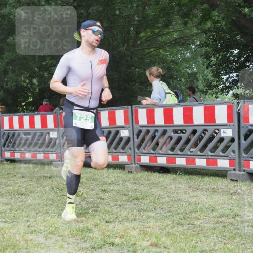 21.06.2025 - 27. Vierlanden-Triathlon KatJ http://msf.ph/oto/8002816 15.06.2025 12:56:40 Ziel 725, 1004, 1006, 1007, 1008 meine-sportfotos.de