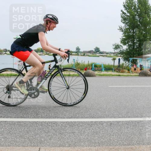 21.06.2025 - 27. Vierlanden-Triathlon H.Heesch http://msf.ph/oto/8002818 15.06.2025 12:43:37 Radfahren 881 meine-sportfotos.de