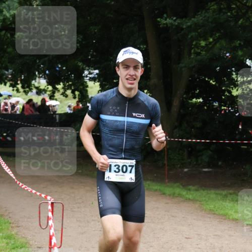 21.06.2025 - 27. Vierlanden-Triathlon Lena Gebhardt http://msf.ph/oto/8002825 15.06.2025 14:10:56 Laufen 1307 meine-sportfotos.de