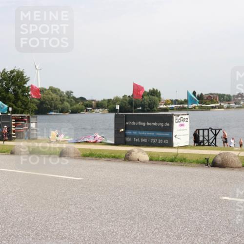 21.06.2025 - 27. Vierlanden-Triathlon H.Heesch http://msf.ph/oto/8002826 15.06.2025 11:47:28 Radfahren 684 meine-sportfotos.de