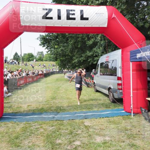 21.06.2025 - 27. Vierlanden-Triathlon MichiJ http://msf.ph/oto/8002830 15.06.2026 11:26:59 Ziel 188 meine-sportfotos.de