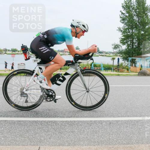 21.06.2025 - 27. Vierlanden-Triathlon H.Heesch http://msf.ph/oto/8002831 15.06.2025 12:43:46 Radfahren 913 meine-sportfotos.de