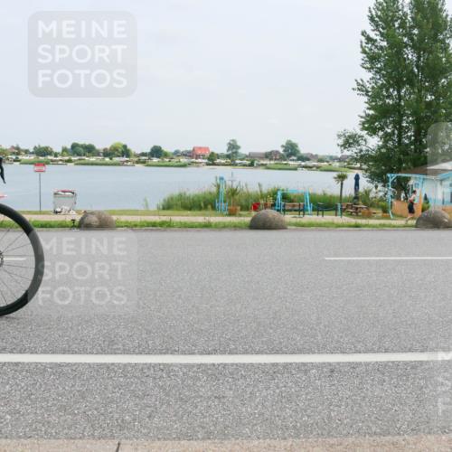 21.06.2025 - 27. Vierlanden-Triathlon H.Heesch http://msf.ph/oto/8002836 15.06.2025 12:44:05 Radfahren 876 meine-sportfotos.de