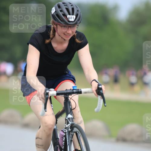 21.06.2025 - 27. Vierlanden-Triathlon H.Heesch http://msf.ph/oto/8002838 15.06.2025 12:43:34 Radfahren 881 meine-sportfotos.de