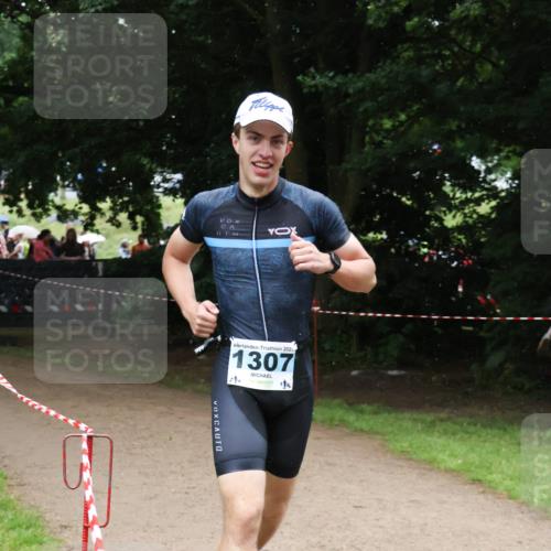 21.06.2025 - 27. Vierlanden-Triathlon Lena Gebhardt http://msf.ph/oto/8002842 15.06.2025 14:10:56 Laufen 202, 1307, 14 meine-sportfotos.de