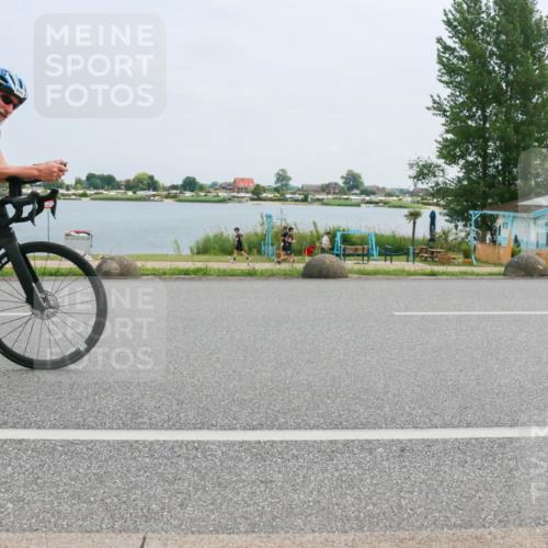 21.06.2025 - 27. Vierlanden-Triathlon H.Heesch http://msf.ph/oto/8002849 15.06.2025 12:44:19 Radfahren 800, 849 meine-sportfotos.de