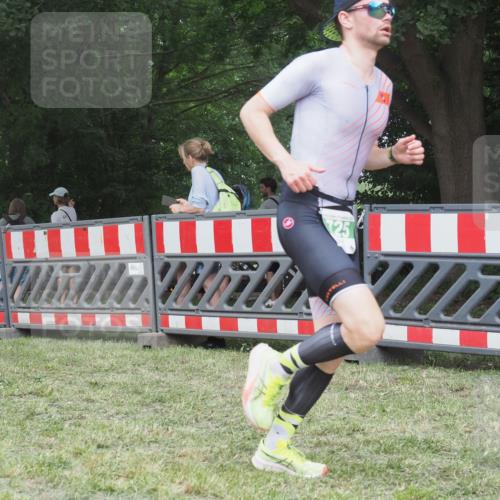 21.06.2025 - 27. Vierlanden-Triathlon KatJ http://msf.ph/oto/8002860 15.06.2025 12:56:41 Ziel 725, 1004, 1006, 1007, 1008 meine-sportfotos.de