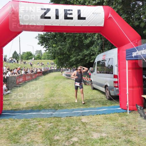 21.06.2025 - 27. Vierlanden-Triathlon MichiJ http://msf.ph/oto/8002865 15.06.2026 11:26:59 Ziel 188 meine-sportfotos.de