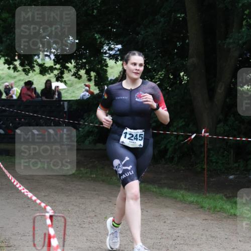 21.06.2025 - 27. Vierlanden-Triathlon Lena Gebhardt http://msf.ph/oto/8002867 15.06.2025 14:11:50 Laufen 2025, 1245 meine-sportfotos.de