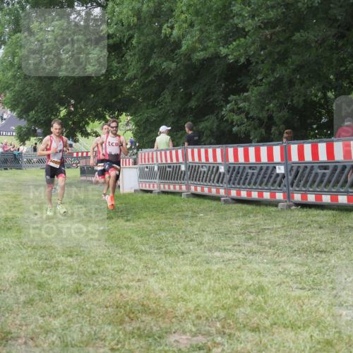 21.06.2025 - 27. Vierlanden-Triathlon KatJ http://msf.ph/oto/8002873 15.06.2025 12:56:42 Ziel 1004, 1006, 1007, 1008 meine-sportfotos.de