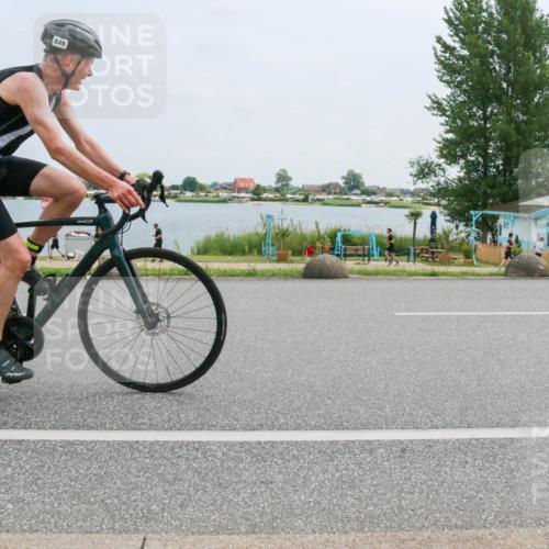21.06.2025 - 27. Vierlanden-Triathlon H.Heesch http://msf.ph/oto/8002880 15.06.2025 12:44:23 Radfahren 800, 849, 965 meine-sportfotos.de