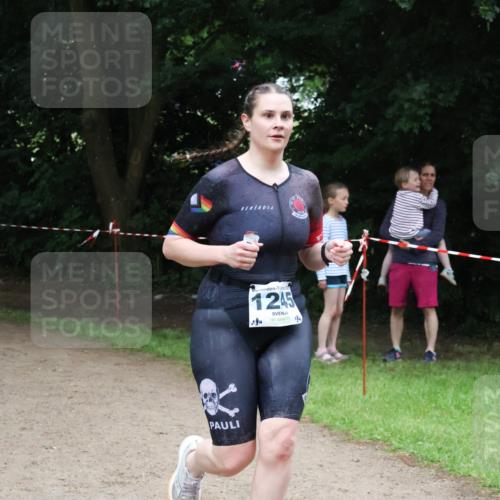 21.06.2025 - 27. Vierlanden-Triathlon Lena Gebhardt http://msf.ph/oto/8002888 15.06.2025 14:11:51 Laufen 1245, 14 meine-sportfotos.de