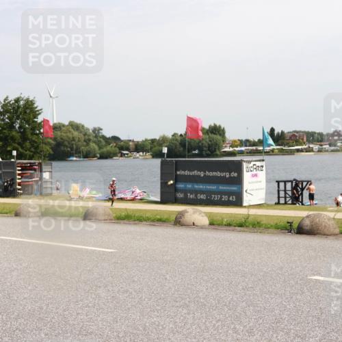 21.06.2025 - 27. Vierlanden-Triathlon H.Heesch http://msf.ph/oto/8002892 15.06.2025 11:47:31 Radfahren 684, 934 meine-sportfotos.de