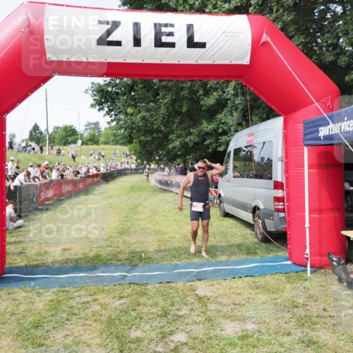 21.06.2025 - 27. Vierlanden-Triathlon MichiJ http://msf.ph/oto/8002896 15.06.2026 11:27:00 Ziel 188 meine-sportfotos.de