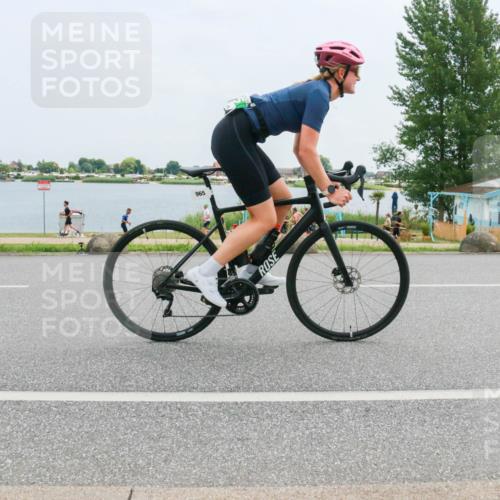 21.06.2025 - 27. Vierlanden-Triathlon H.Heesch http://msf.ph/oto/8002898 15.06.2025 12:44:28 Radfahren 965 meine-sportfotos.de
