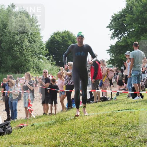 15.06.2025 - 27. Vierlanden-Triathlon KatJ http://msf.ph/oto/8002909 15.06.2025 09:59:50 Schwimmen 266 meine-sportfotos.de