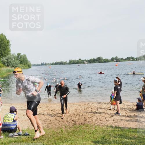 21.06.2025 - 27. Vierlanden-Triathlon MichiJ http://msf.ph/oto/8002910 15.06.2026 10:05:39 Schwimmen 366, 378, 392, 401, 413, 450 meine-sportfotos.de