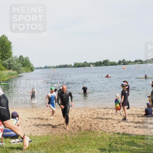 21.06.2025 - 27. Vierlanden-Triathlon MichiJ http://msf.ph/oto/8002916 15.06.2026 10:05:39 Schwimmen 366, 378, 392, 401, 413, 450 meine-sportfotos.de