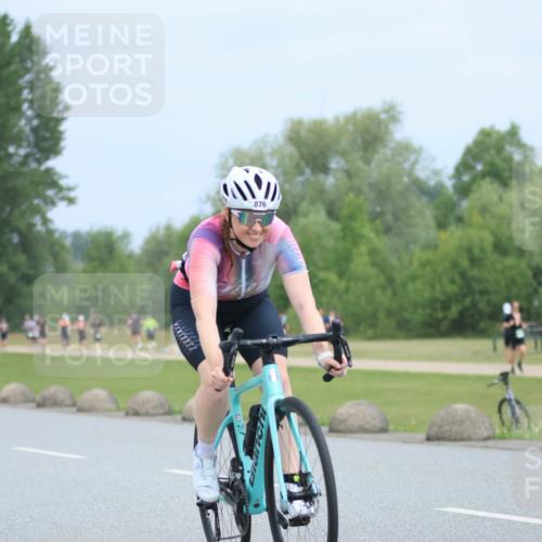 21.06.2025 - 27. Vierlanden-Triathlon H.Heesch http://msf.ph/oto/8002918 15.06.2025 12:44:02 Radfahren 876 meine-sportfotos.de